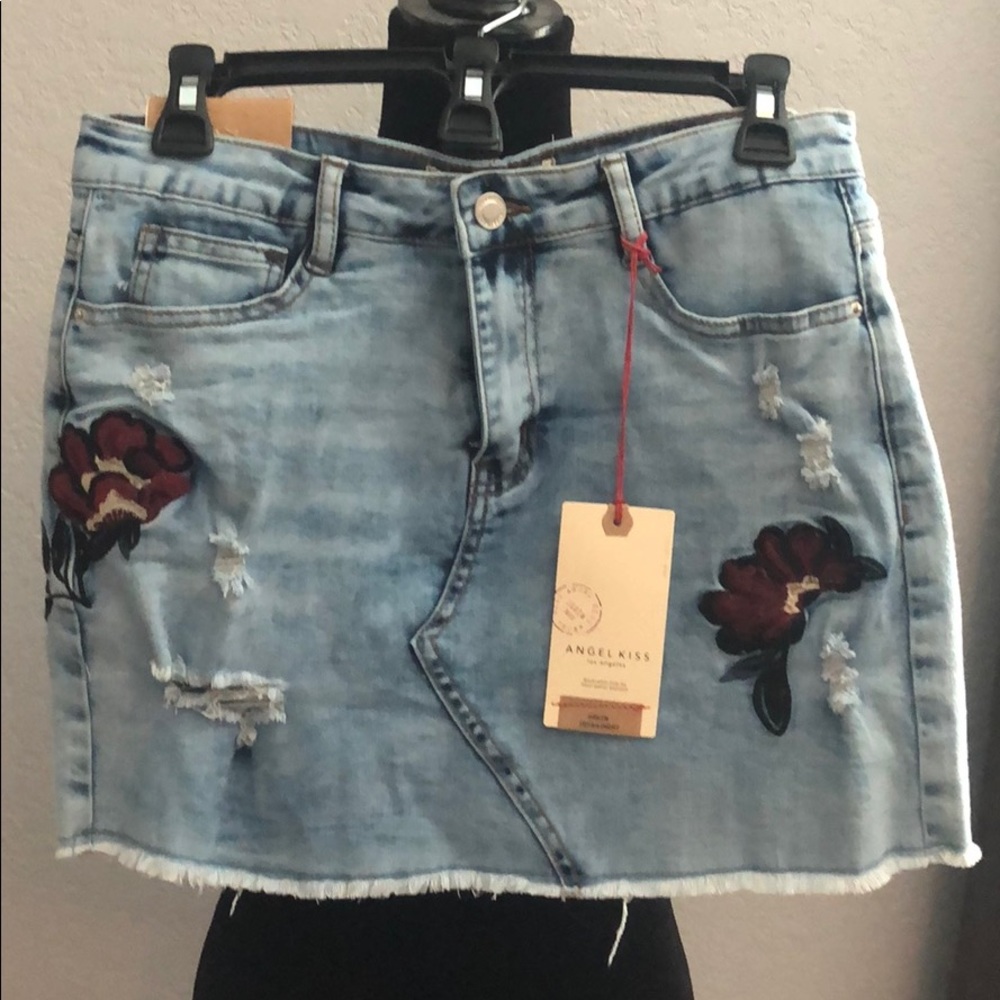 NWT Angel Kiss Los Angeles embroidered denim mini